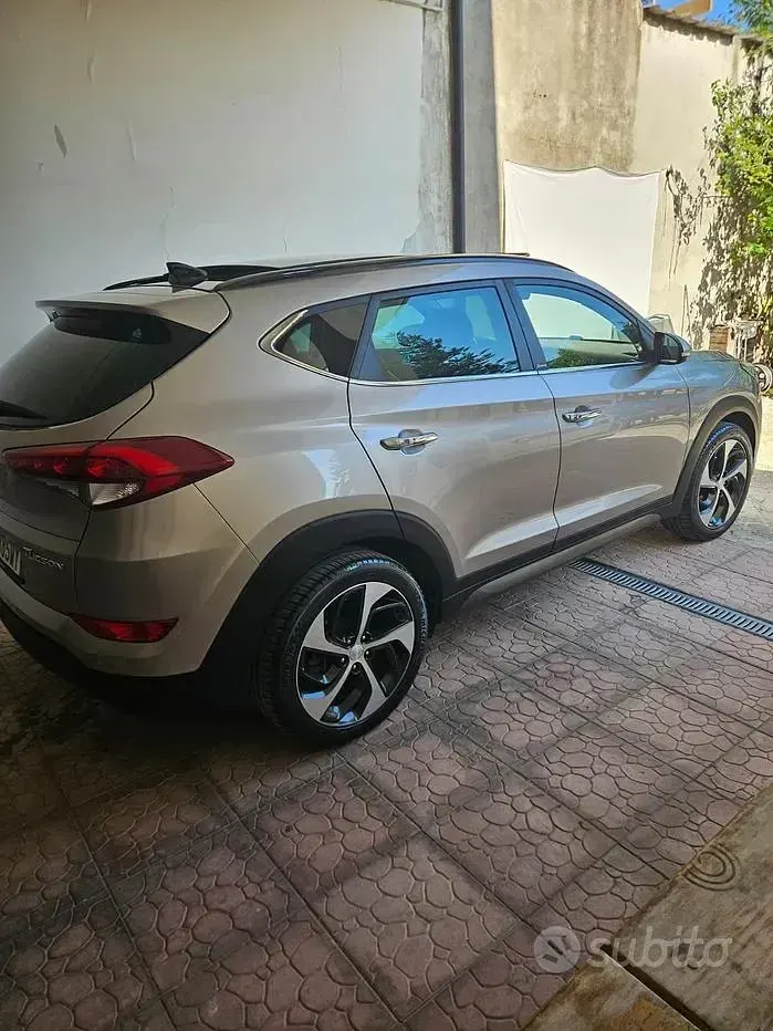 Usata Hyundai Tucson 141 CV (103 kW) 2016 Grigio SUV