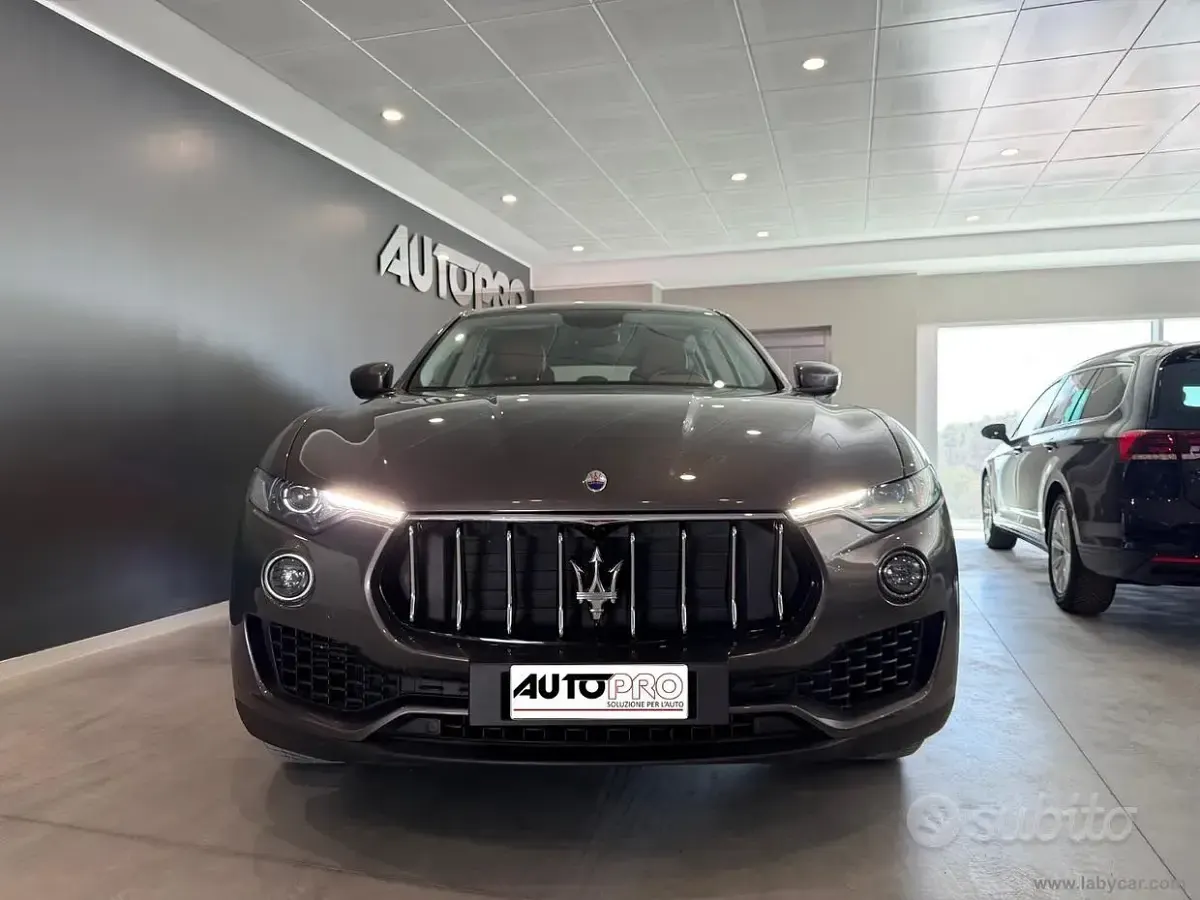 Usata Maserati Levante 250 CV (183 kW) 2018 Grigio SUV