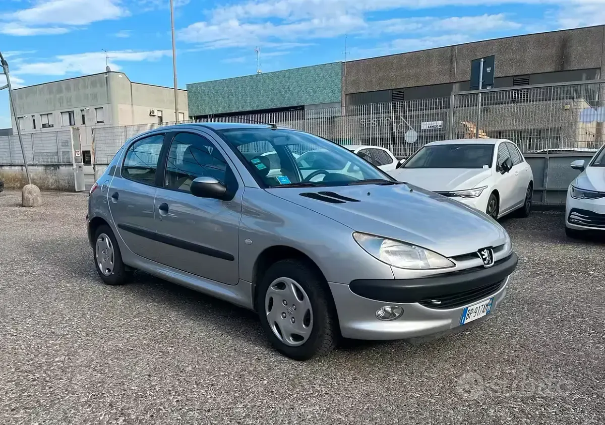 Usata Peugeot 206 75 CV (55 kW) 2000 Grigio Berlina