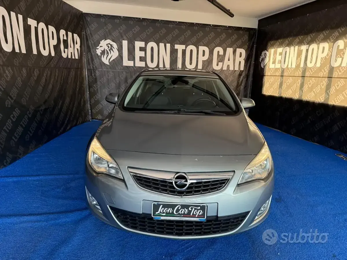 Usata Opel Astra Cosmo 125 CV (91 kW) 2010 Grigio Berlina