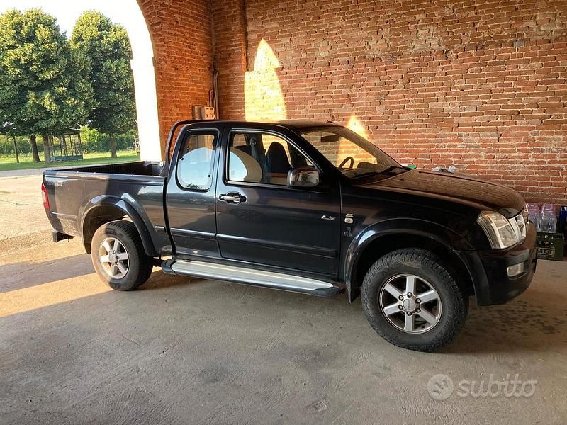 Usata Isuzu D-Max 131 CV (96 kW) 2005 Nero Cabrio