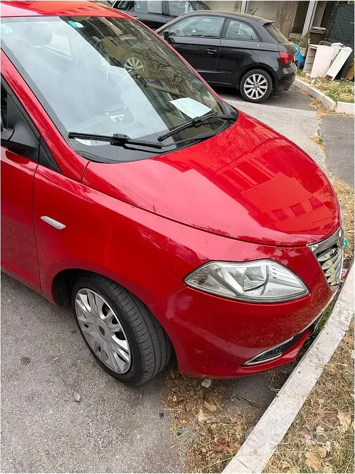 Usata Lancia Ypsilon Platinum 95 CV (69 kW) 2011 Rosso Utilitaria