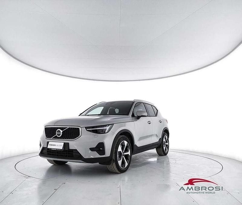 Argento Usata 2025 Volvo XC40 Core SUV | 28.700 € (Ottimo prezzo) - Immagine 1/4