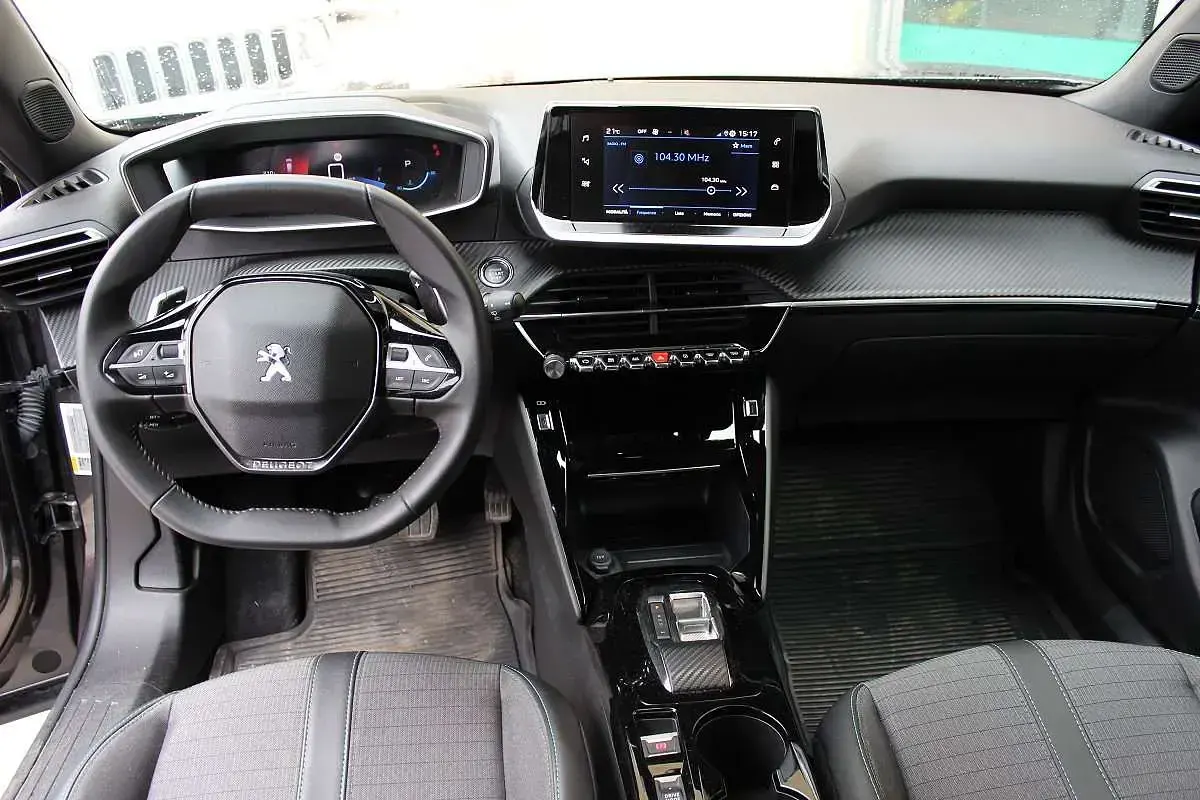 Occasion Peugeot 2008 Allure 131 ch (96 kW) 2023 Gris SUV