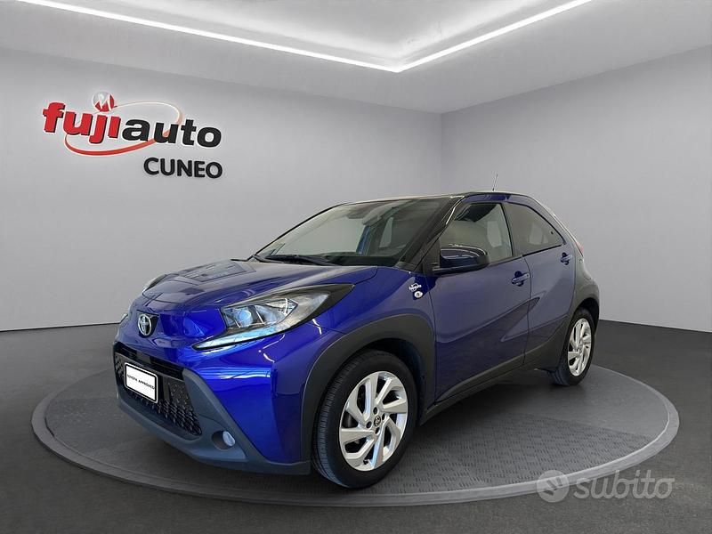 Usata Toyota Aygo X Trend 72 CV (52 kW) 2022 Grigio SUV