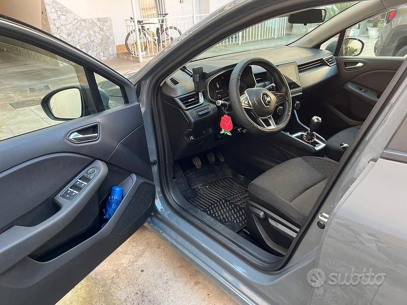 Usata Renault Clio V 100 CV (73 kW) 2021 Grigio Utilitaria
