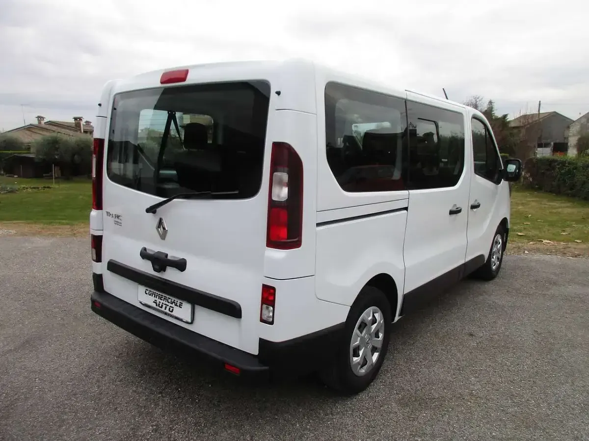 Usata Renault Trafic Zen 110 CV (80 kW) 2023 Bianco Monovolume