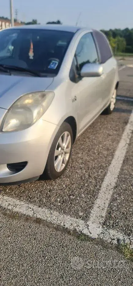 Usata Toyota Yaris 69 CV (50 kW) 2008 Grigio Utilitaria