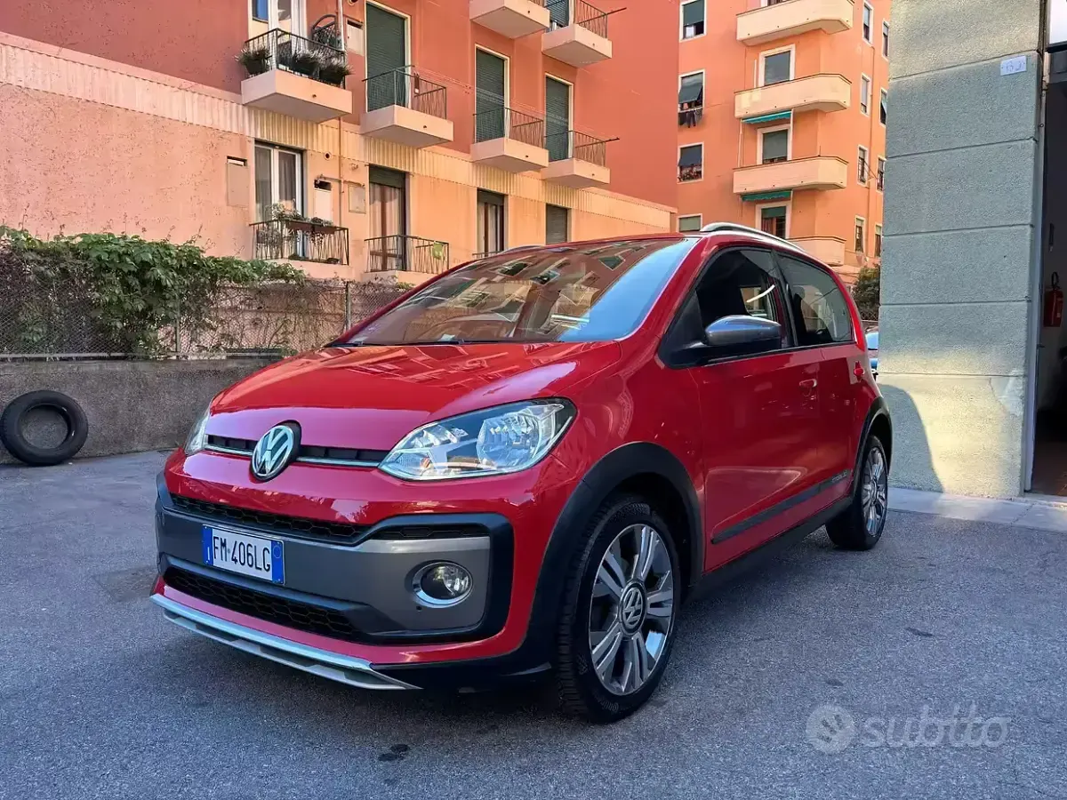 Begagnad VW up! 75 HK (55 kW) 2017 Röd Halvkombi