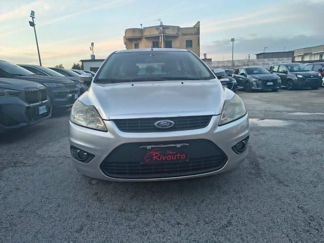 Begagnad Ford Focus Titanium 90 HK (66 kW) 2008 Silver Kombi