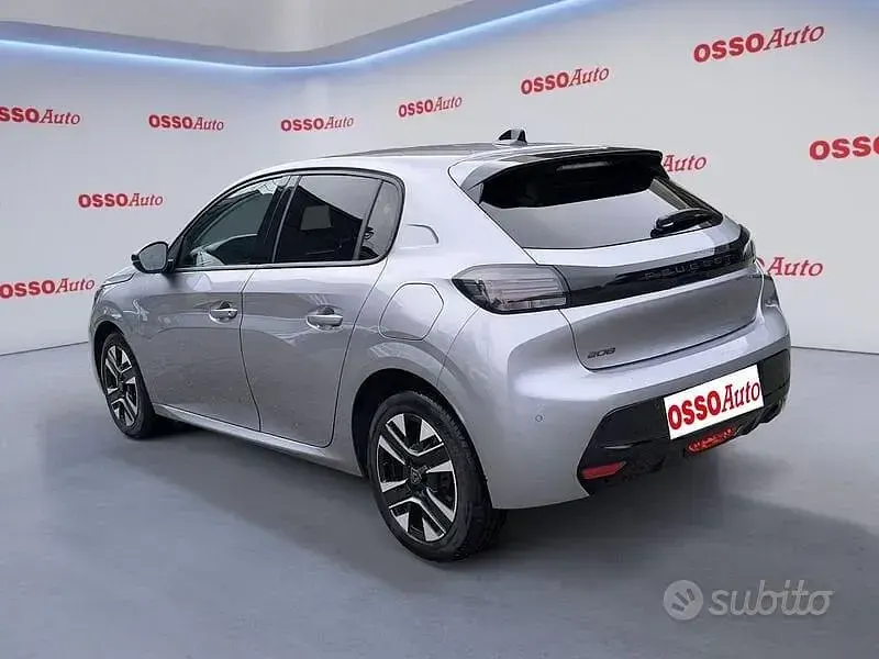 Usata Peugeot 208 Allure 101 CV (74 kW) 2025 Grigio Utilitaria