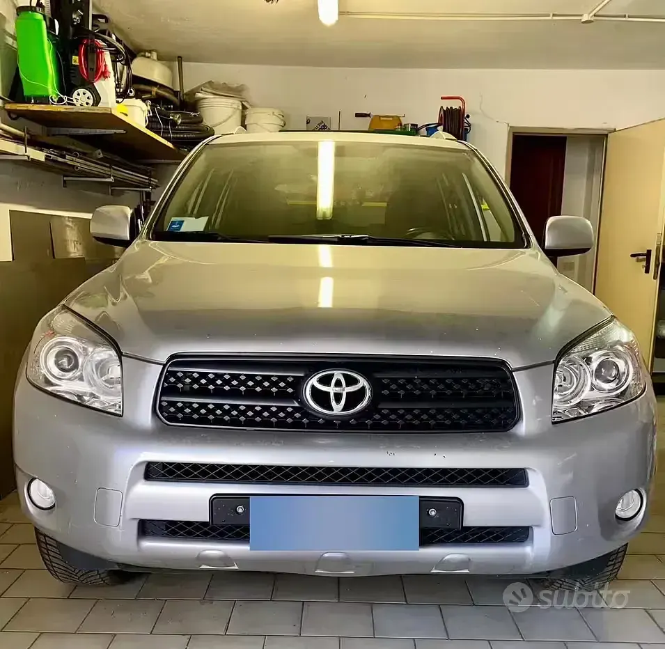 Usata Toyota RAV4 136 CV (100 kW) 2006 Grigio SUV