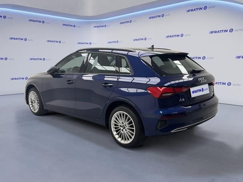 Begagnad Audi A3 Sportback Advanced 111 HK (81 kW) 2024 Grå Halvkombi