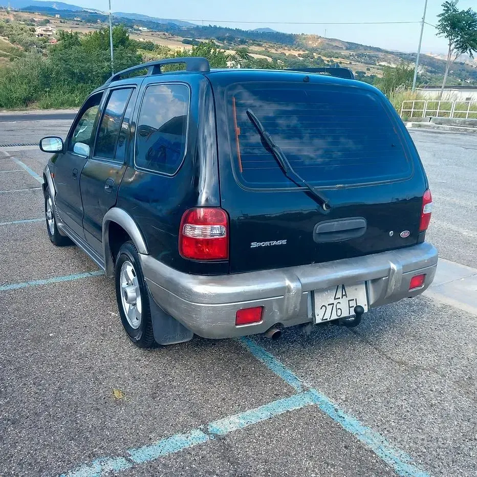 Usata Kia Sportage Comfort 118 CV (86 kW) 2000 Nero SUV
