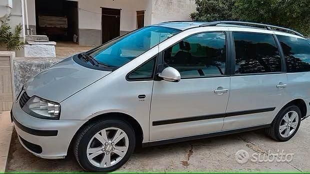Argento Usata 2010 Seat Alhambra Reference Monovolume | 3990 € - Immagine 1/4