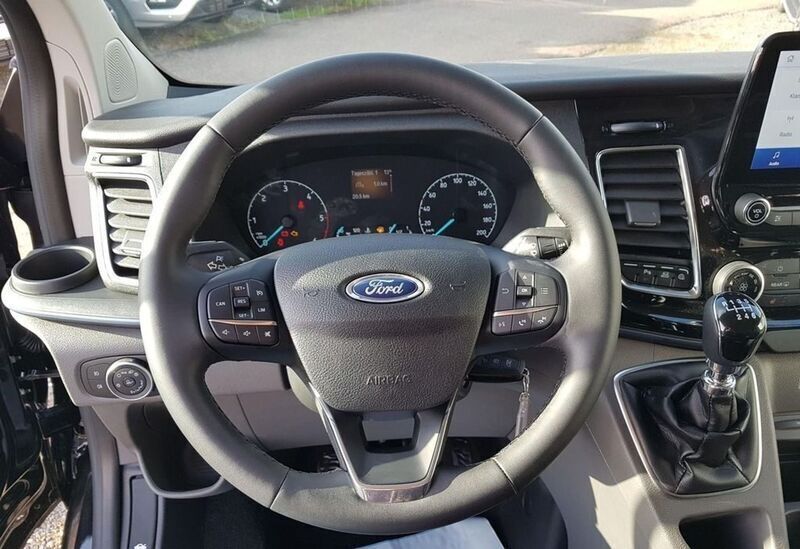 Usato 2023 Ford Tourneo Custom 2.0 El_Diesel 150 CV (53.600 €)
