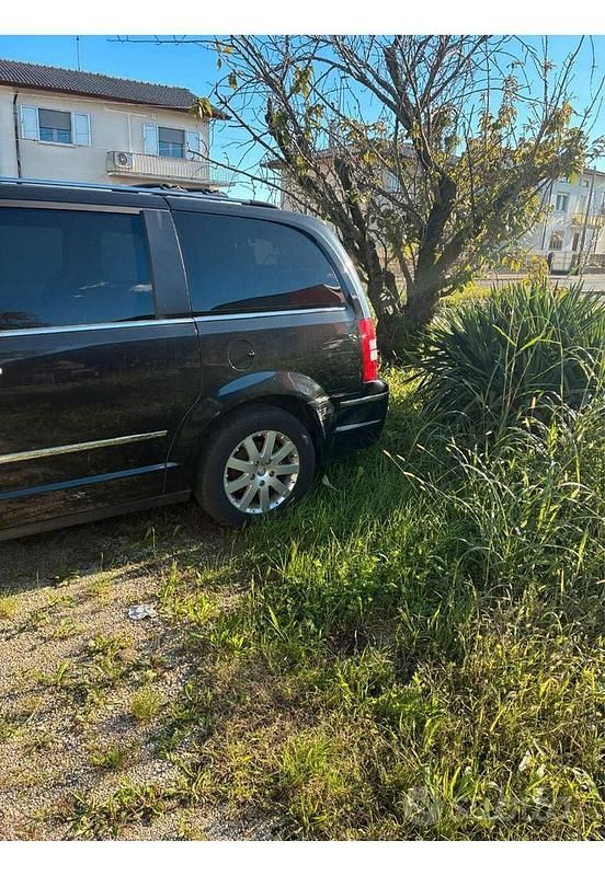 Usata Chrysler Grand Voyager 163 CV (119 kW) 2009 Blu Monovolume