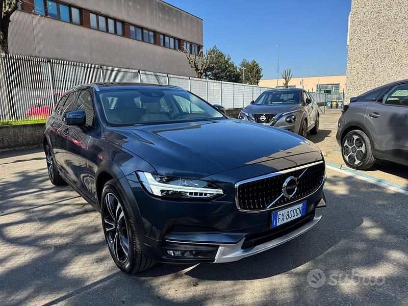 Usata Volvo V90 CC Pro 190 CV (139 kW) 2019 Blu metallizzato Station wagon