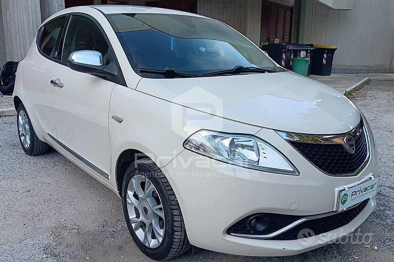 Usata Lancia Ypsilon Gold 69 CV (50 kW) 2019 Utilitaria