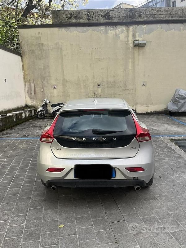 Gebraucht Volvo V40 190 PS (139 kW) 2015 Grau Limousine