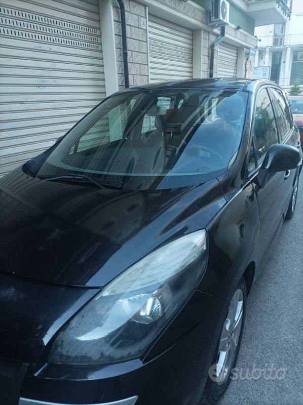 Usata Renault Scénic III XMOD 110 CV (80 kW) 2012 Nero Monovolume