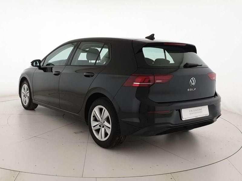 Usata VW Golf VIII Life 116 CV (85 kW) 2025 Grenadill black metallizzato Berlina