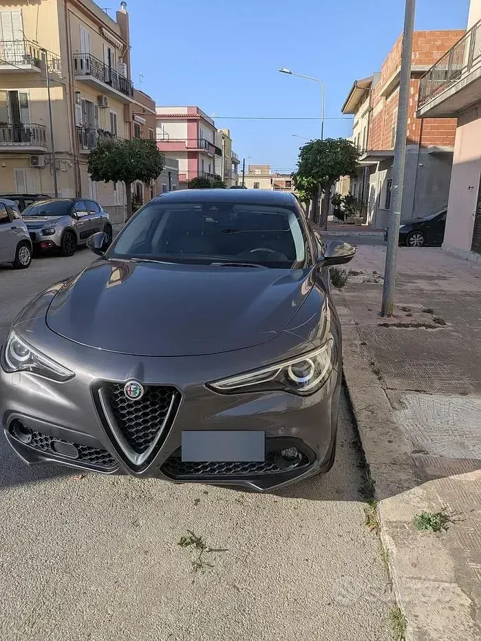 Usata Alfa Romeo Stelvio 179 CV (131 kW) 2017 Grigio SUV
