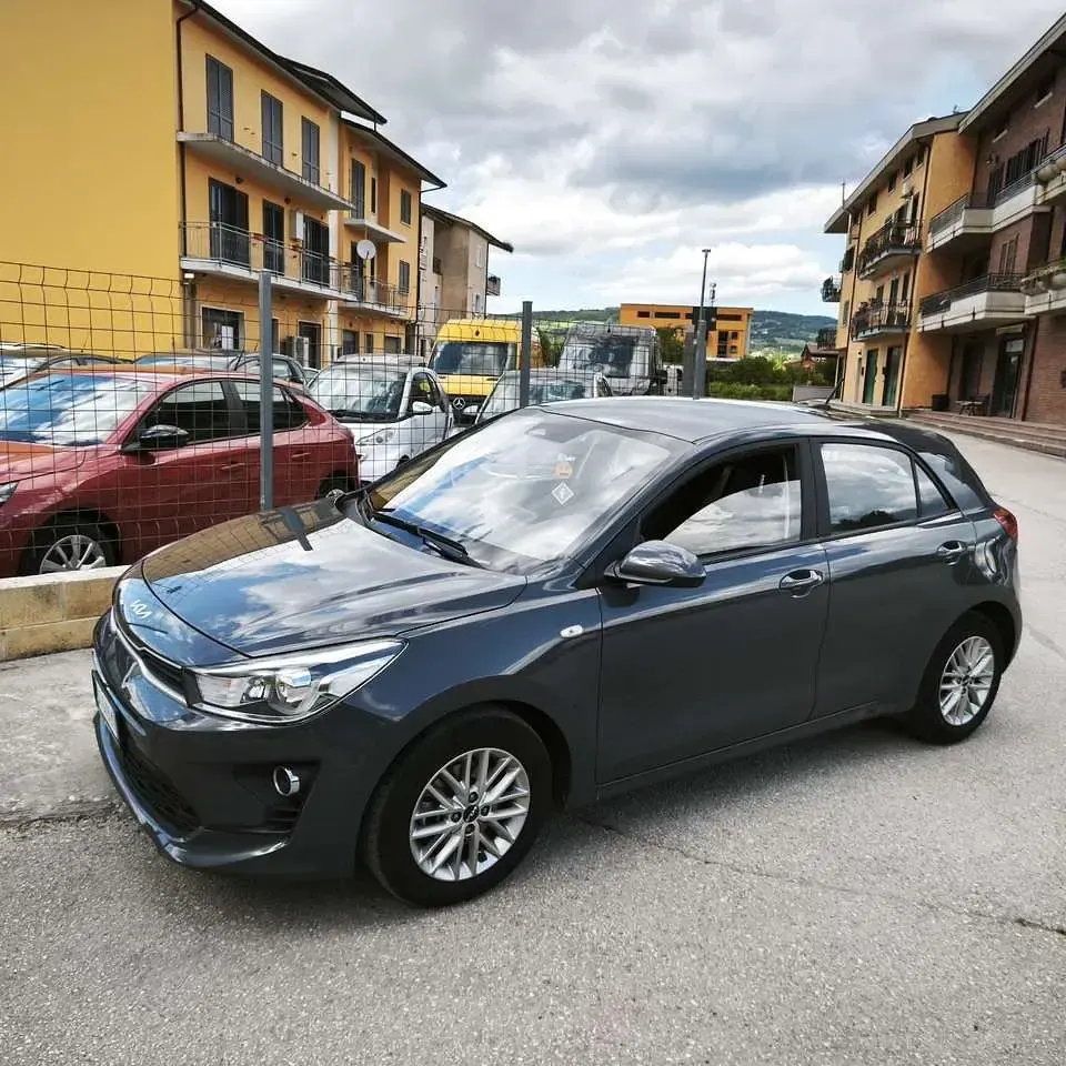 Usata Kia Rio Comfort 101 CV (74 kW) 2022 Other Berlina