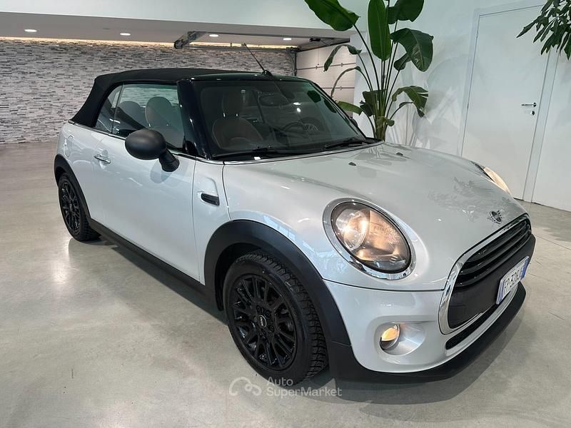 Usata Mini One Cabriolet Hype 102 CV (75 kW) 2018 Grigio Cabrio