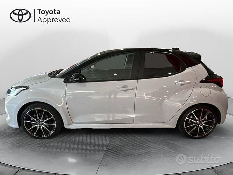 Usata Toyota Yaris Hybrid Sport 129 CV (94 kW) 2024 Grigio Berlina
