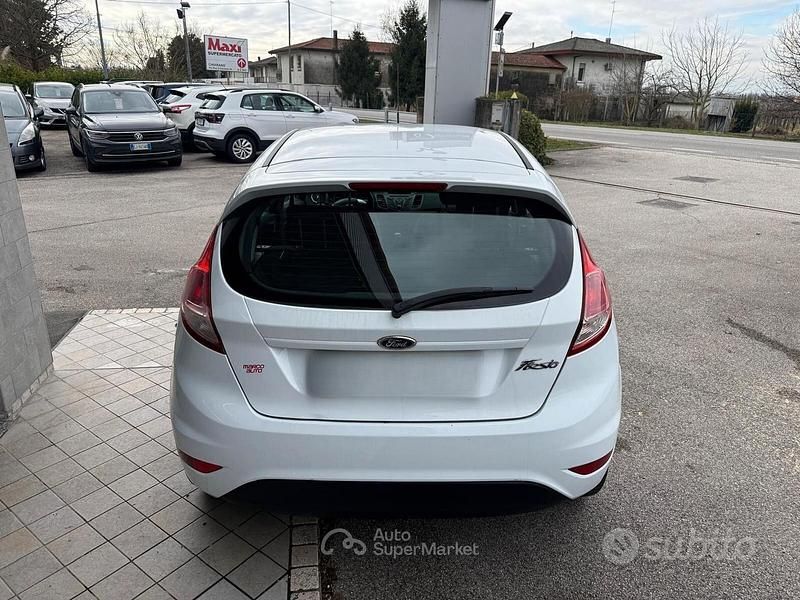 Usata Ford Fiesta 60 CV (44 kW) 2016 Bianco Berlina