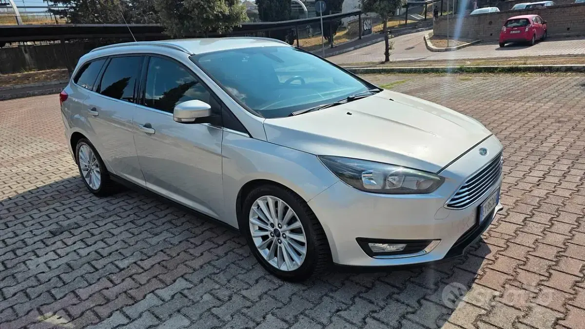 Usata Ford Focus Titanium 120 CV (88 kW) 2015 Grigio Station wagon