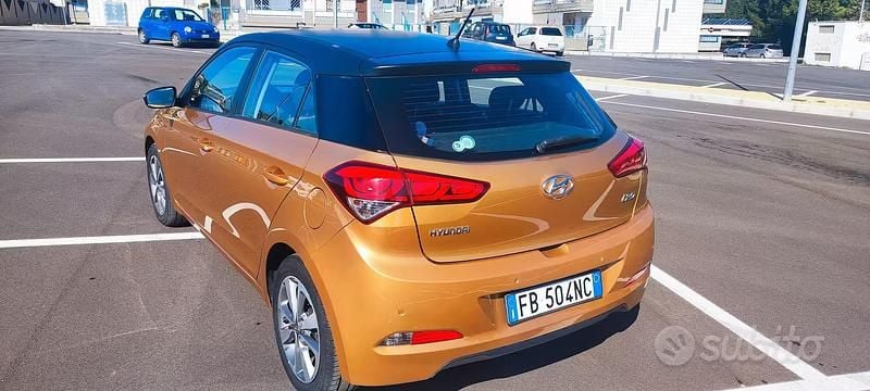 Usata Hyundai i20 Comfort 90 CV (66 kW) 2015 Berlina