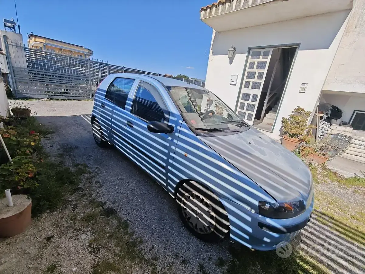 Usata Fiat Punto 60 CV (44 kW) 2001 Blu Utilitaria