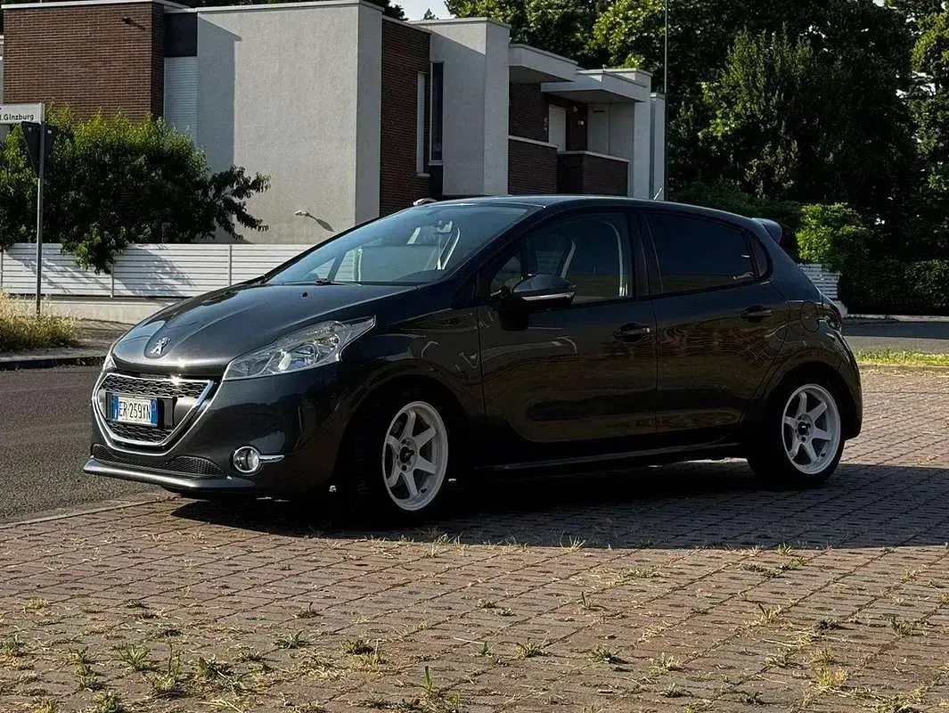 Usata Peugeot 208 Allure 82 CV (60 kW) 2013 Grigio Utilitaria