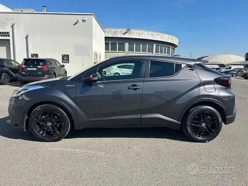 Usata Toyota C-HR Active 122 CV (89 kW) 2021 Grigio SUV