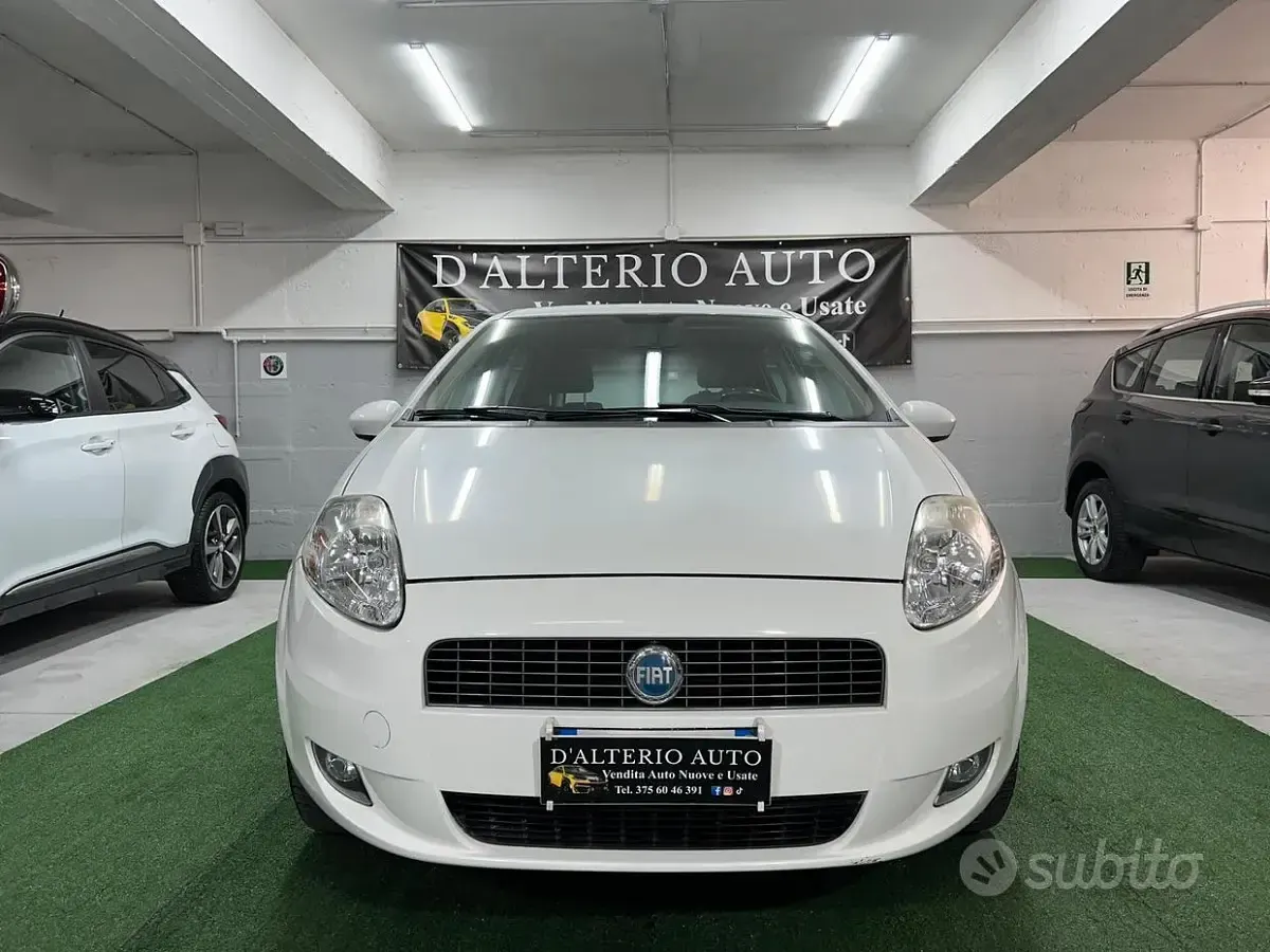 Usata Fiat Grande Punto Dynamic 69 CV (50 kW) 2009 Bianco Utilitaria