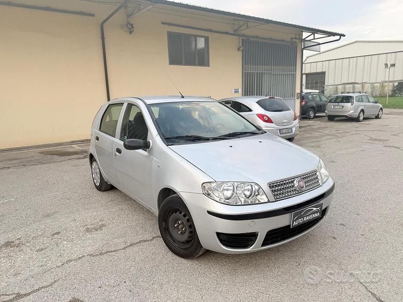 Usata Fiat Punto 59 CV (43 kW) 2010 Grigio Utilitaria