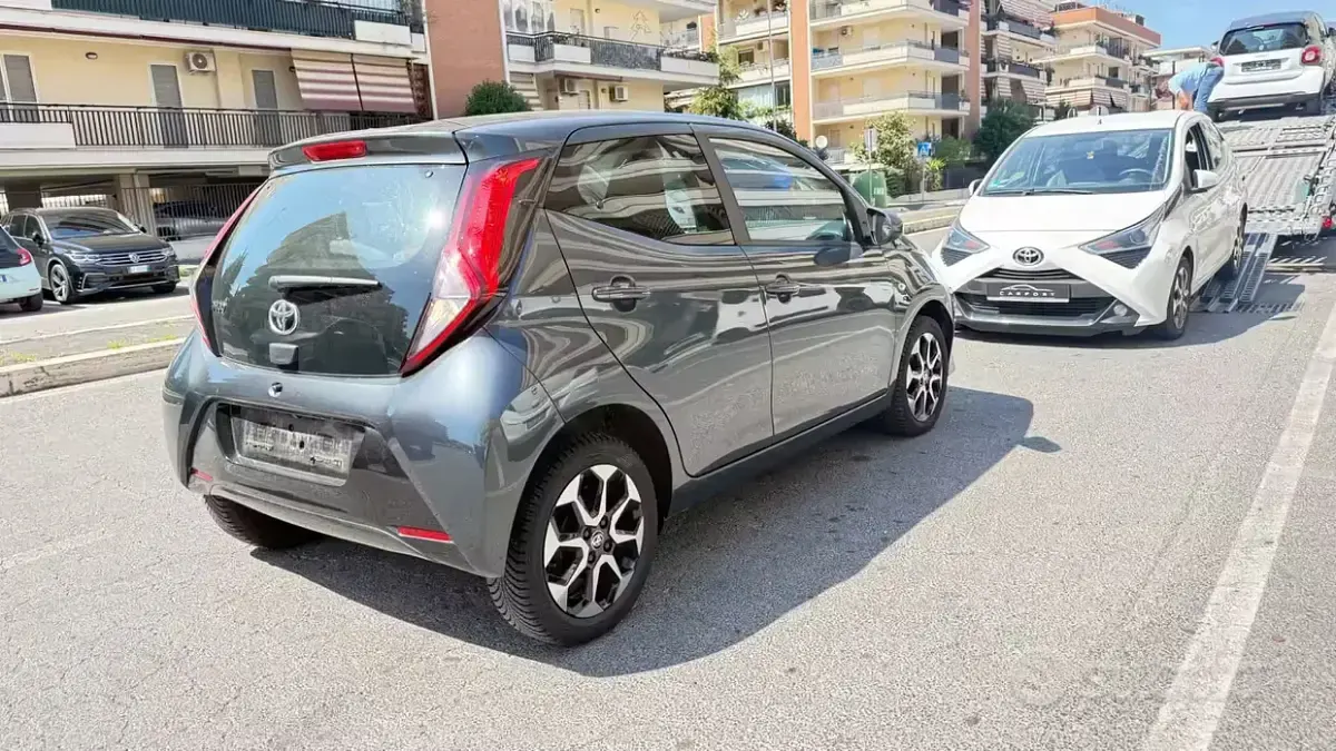 Usata Toyota Aygo X-play 72 CV (52 kW) 2019 Grigio Utilitaria