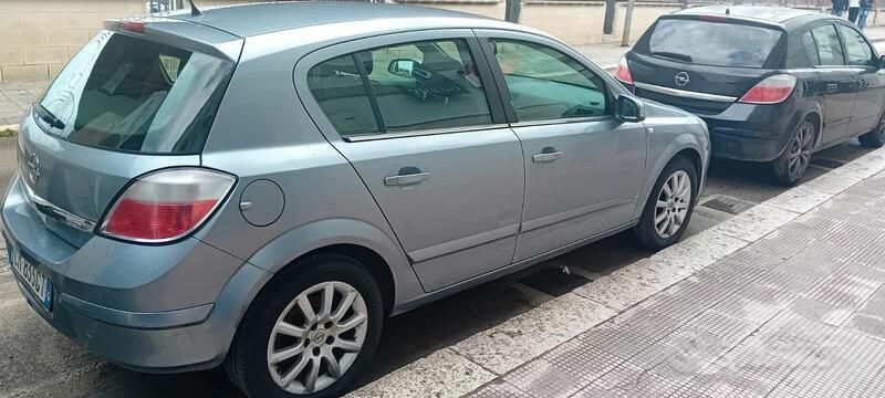 Usata Opel Astra 101 CV (74 kW) 2004 Grigio Utilitaria