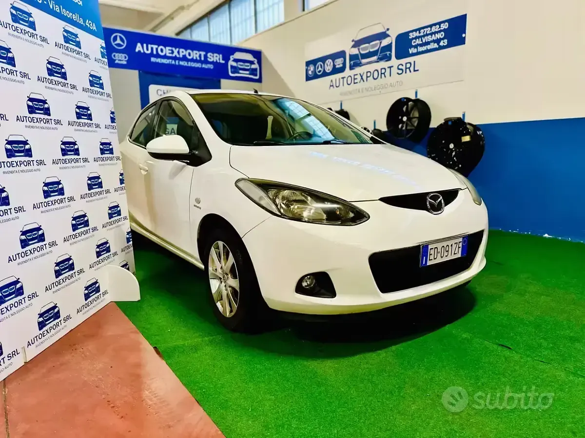Usata Mazda 2 75 CV (55 kW) 2010 Bianco Utilitaria