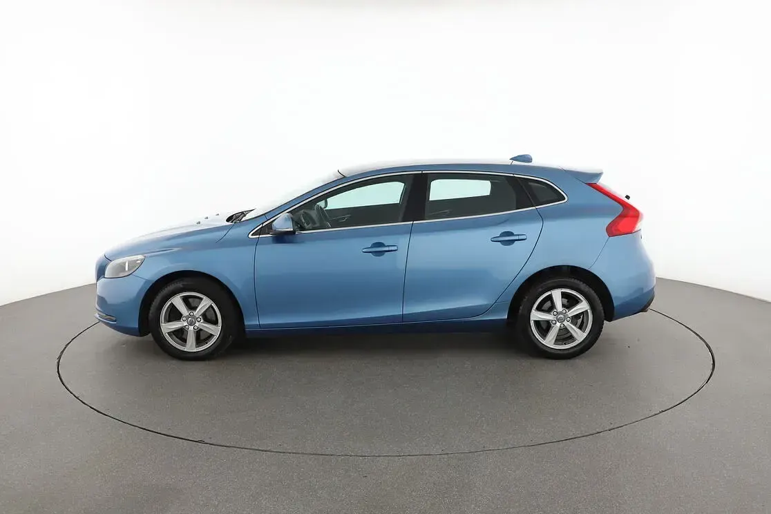 Usata Volvo V40 Momentum 150 CV (110 kW) 2016 Blu Station wagon