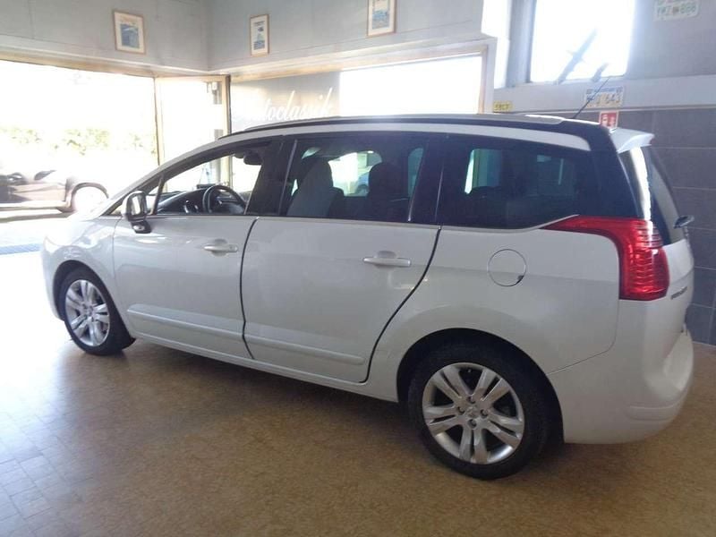 Usata Peugeot 5008 Allure 150 CV (110 kW) 2011 Perlato Monovolume