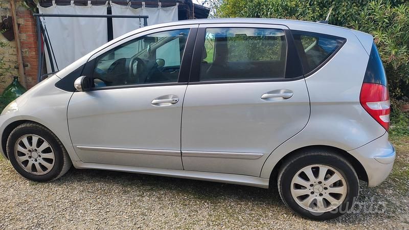 Grigio Usata 2006 Mercedes A200 Tre volumi | 1500 € (Super prezzo) - Immagine 1/4