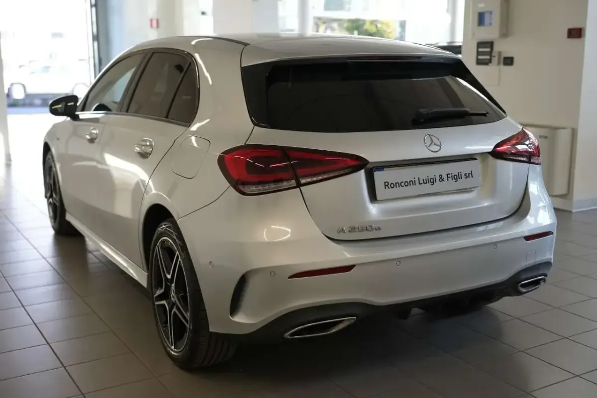 Usata Mercedes A250 Premium 160 CV (117 kW) 2021 Argento Berlina