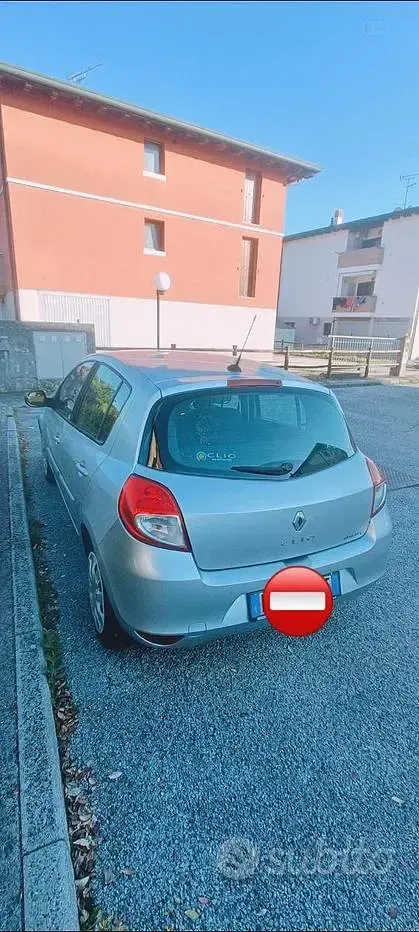 Usata Renault Clio II 75 CV (55 kW) 2010 Grigio Berlina