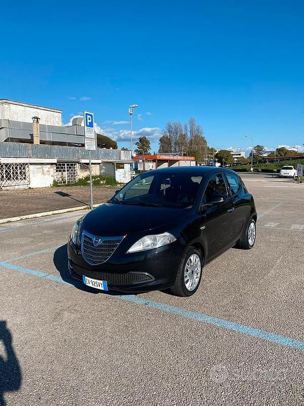 Usata Lancia Ypsilon 80 CV (58 kW) 2014 Utilitaria