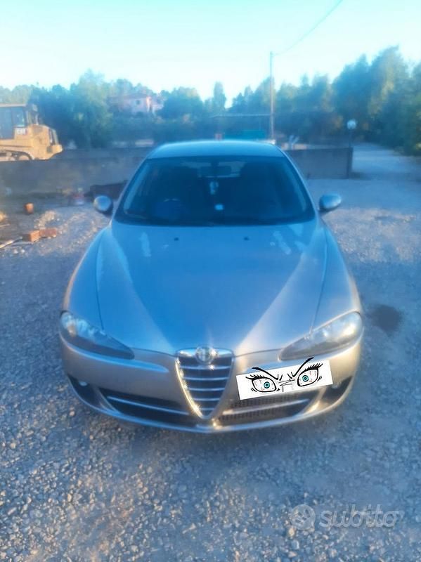 Grigio Usata 2006 Alfa Romeo 147 Due volumi | 2800 € (Buon prezzo) - Immagine 1/4