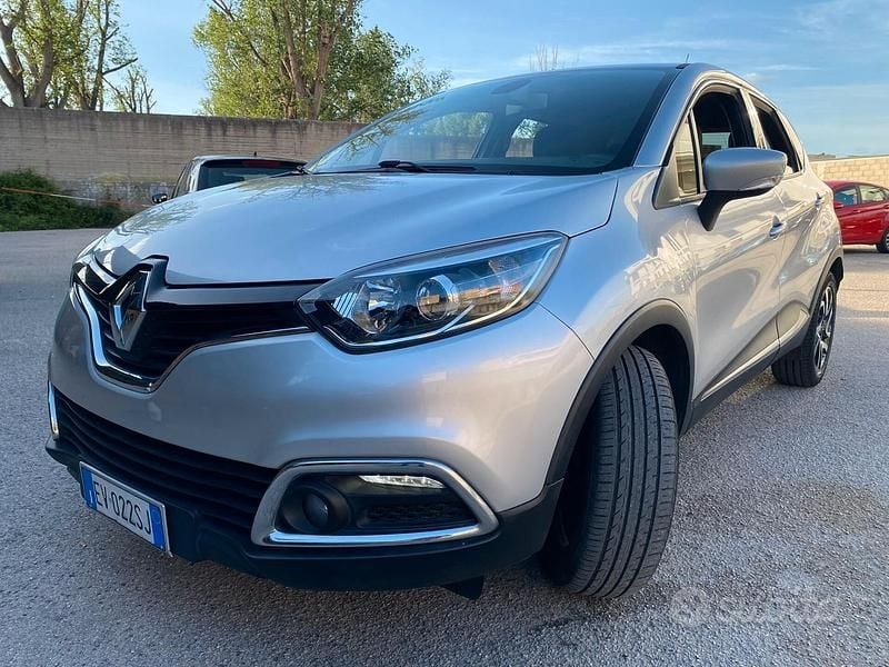 Käytetty Renault Captur 90 HP (66 kW) 2014 Harmaa Katumaasturi