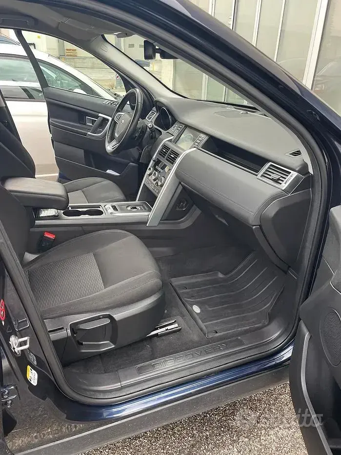 Usata Land Rover Discovery 5 150 CV (110 kW) 2017 Bluazzurro SUV